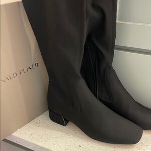 Donald Pliner Black Boots in 8.5 medium style name Doloresd